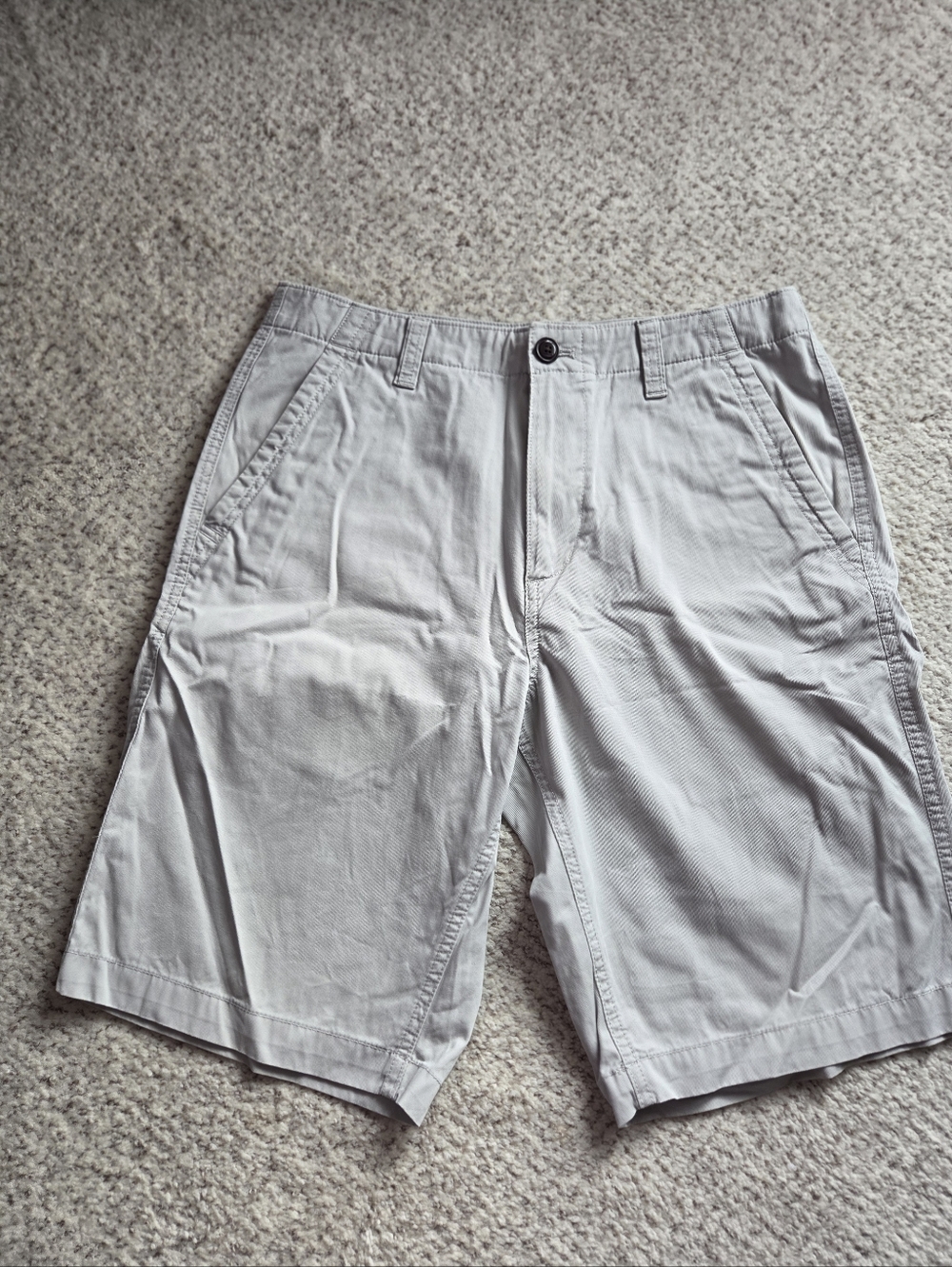 Eddie Bauer 32 Men's Casual Light Gray Shorts - Classic Style Wedding Guest
